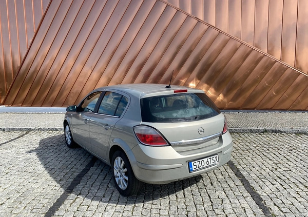 Opel Astra cena 6900 przebieg: 253000, rok produkcji 2005 z Żory małe 79